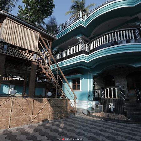 Tropical Wave Hostel Morjim Goa Extérieur photo
