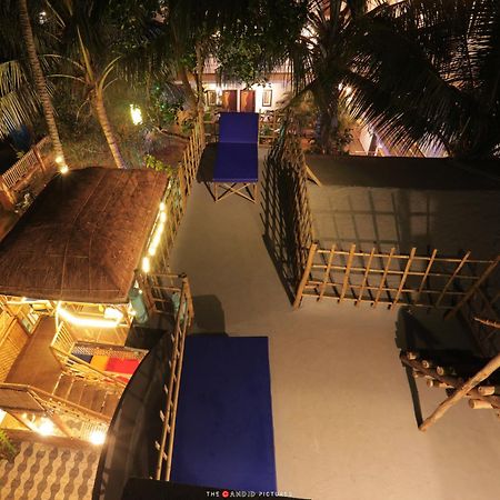 Tropical Wave Hostel Morjim Goa Extérieur photo
