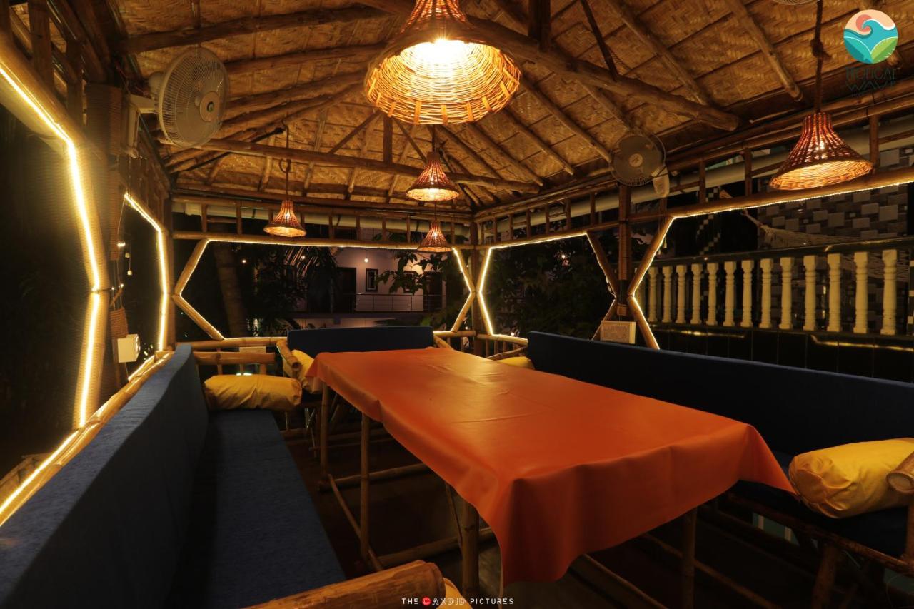 Tropical Wave Hostel Morjim Goa Extérieur photo