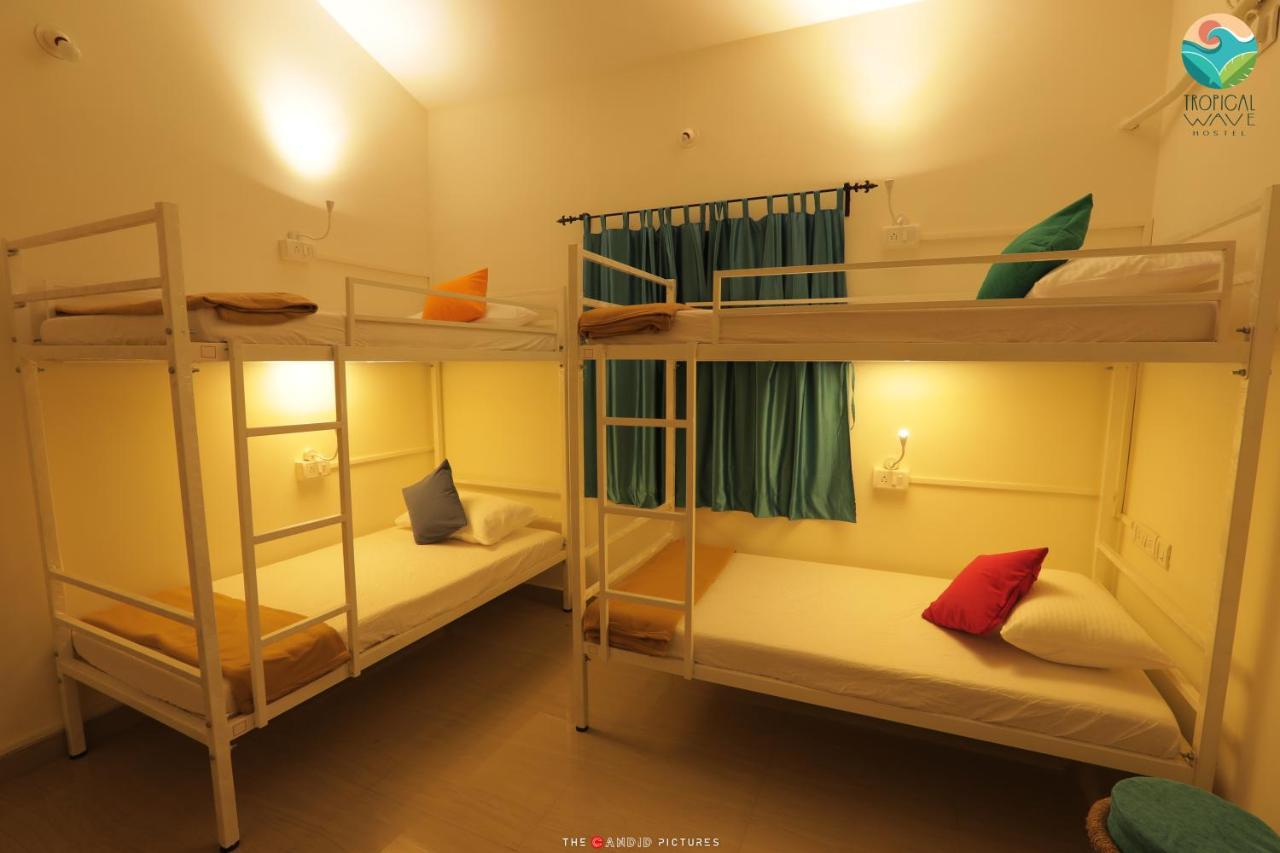 Tropical Wave Hostel Morjim Goa Extérieur photo
