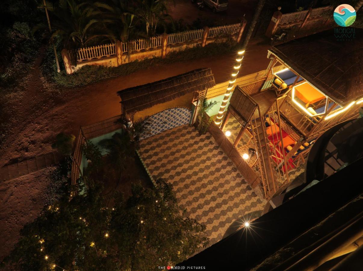 Tropical Wave Hostel Morjim Goa Extérieur photo