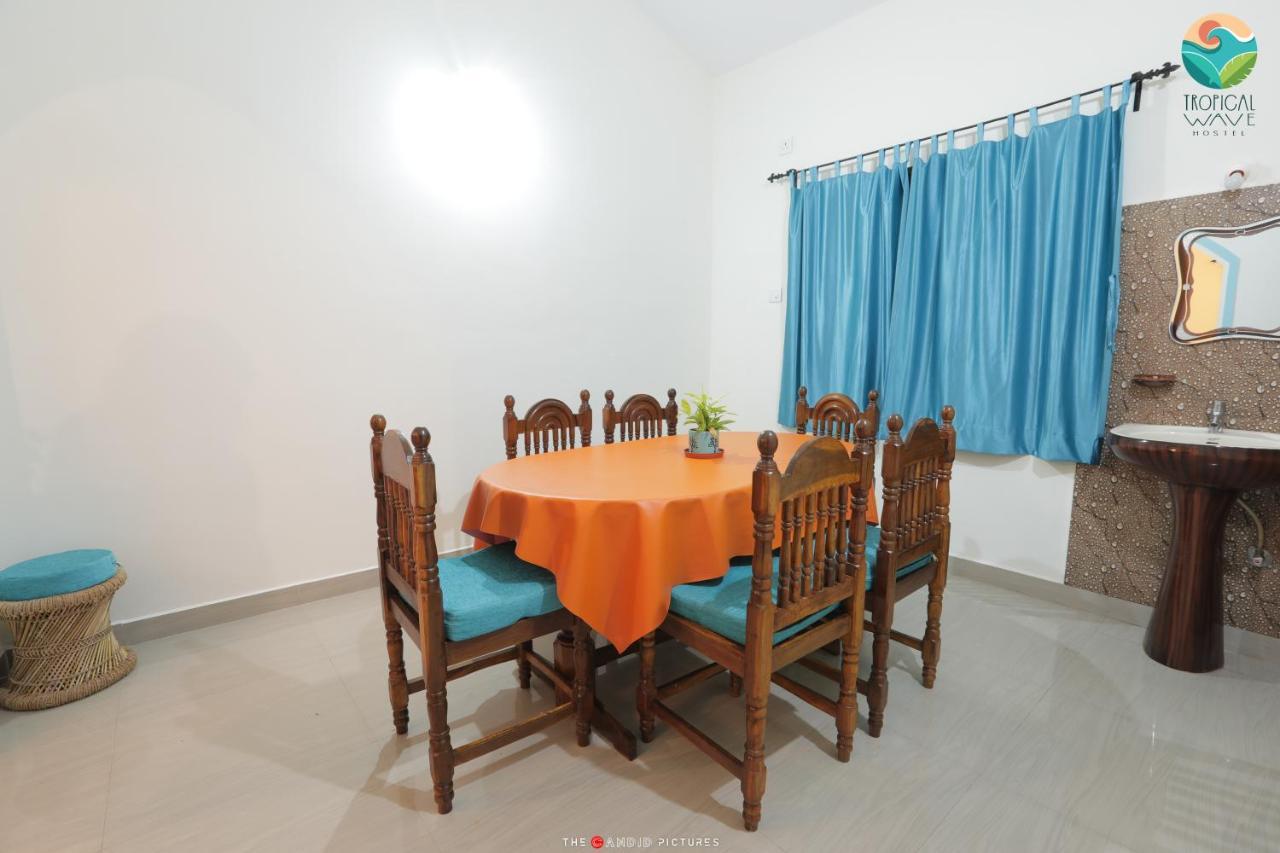 Tropical Wave Hostel Morjim Goa Extérieur photo