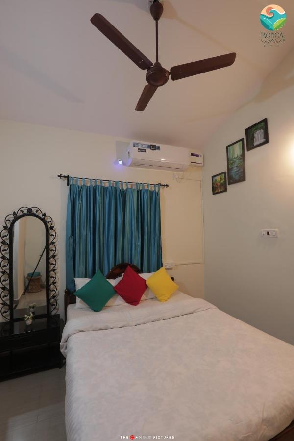 Tropical Wave Hostel Morjim Goa Extérieur photo