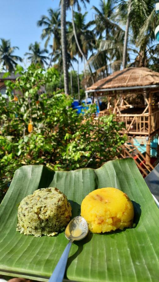 Tropical Wave Hostel Morjim Goa Extérieur photo
