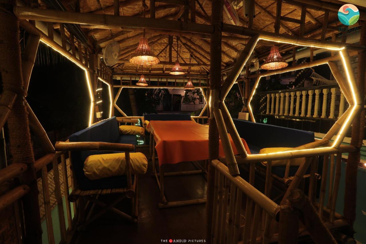 Tropical Wave Hostel Morjim Goa Extérieur photo