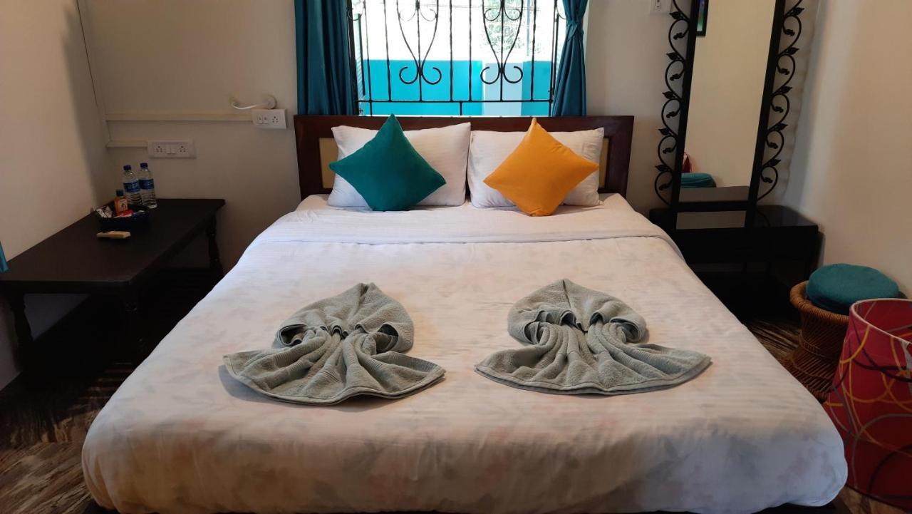 Tropical Wave Hostel Morjim Goa Extérieur photo