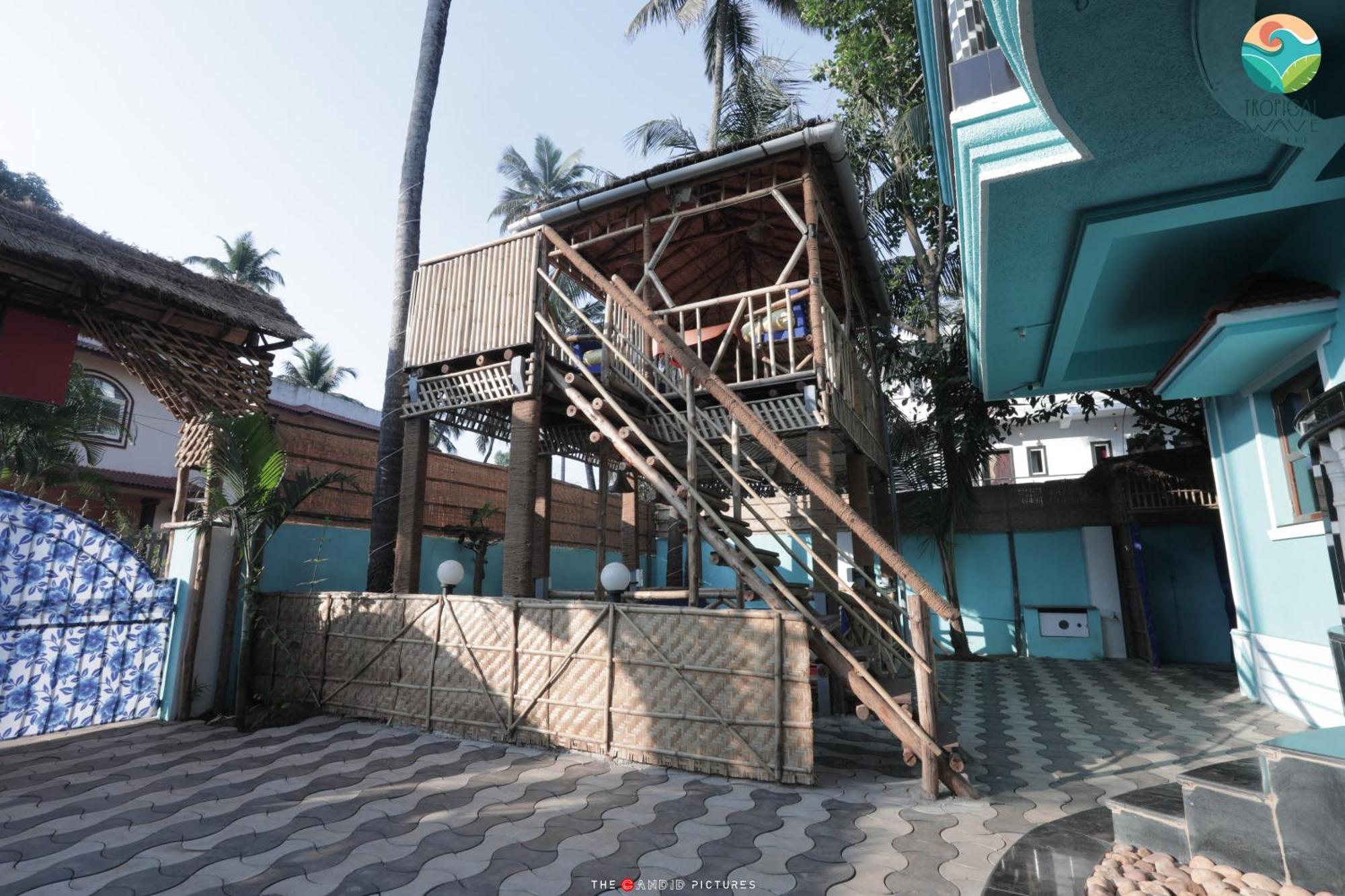Tropical Wave Hostel Morjim Goa Extérieur photo