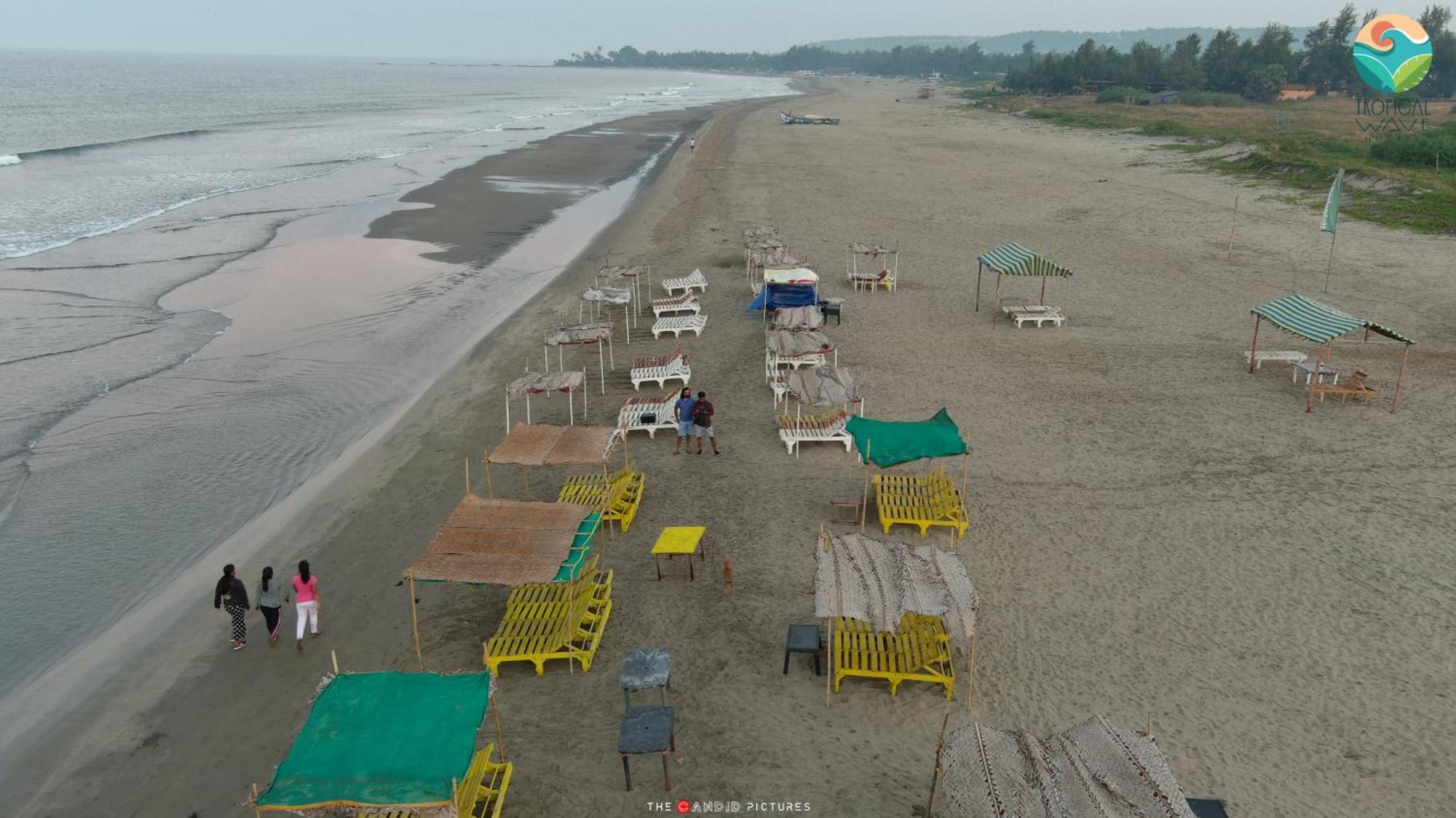 Tropical Wave Hostel Morjim Goa Extérieur photo