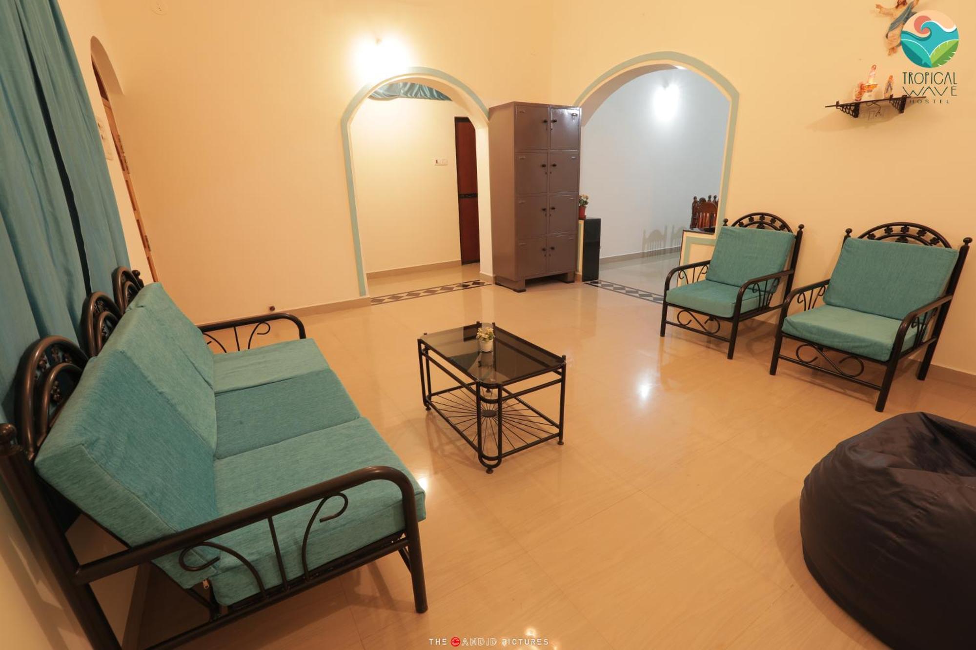 Tropical Wave Hostel Morjim Goa Extérieur photo