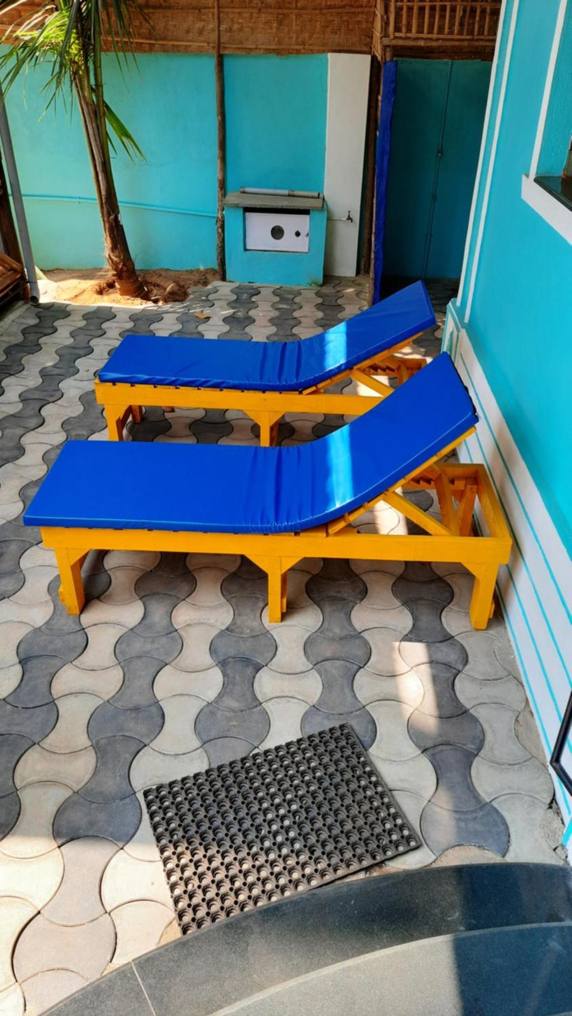 Tropical Wave Hostel Morjim Goa Extérieur photo