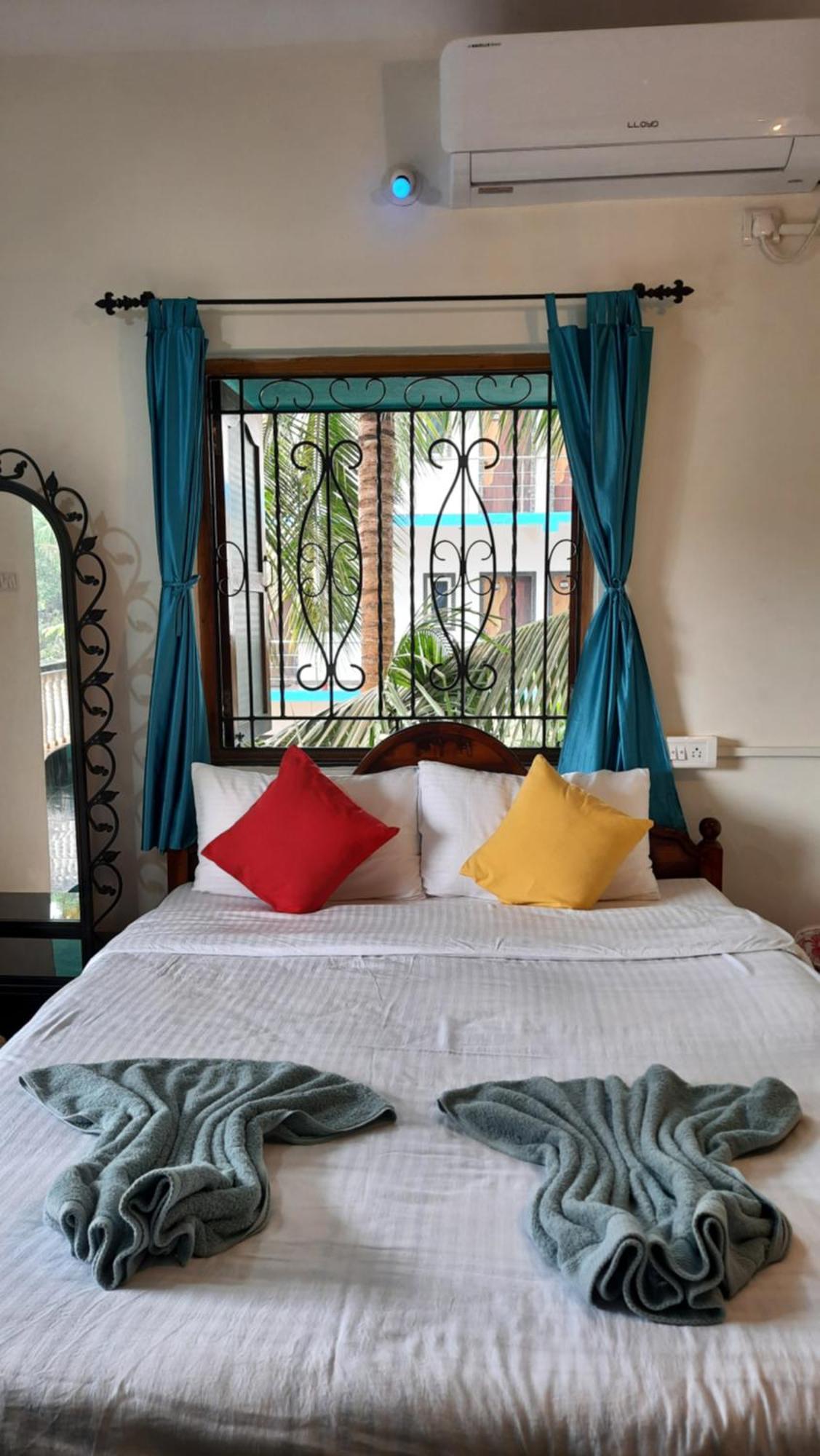 Tropical Wave Hostel Morjim Goa Extérieur photo