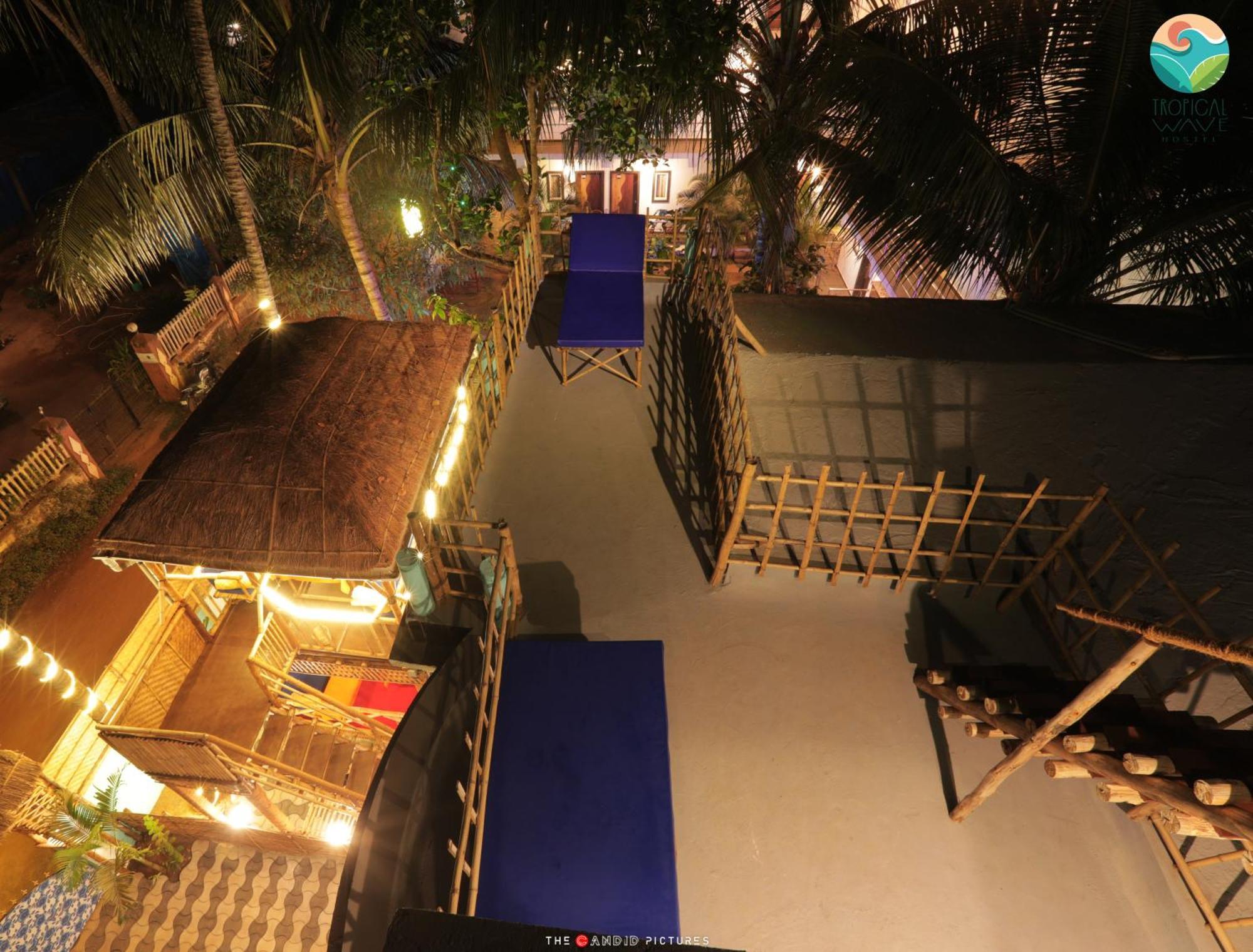 Tropical Wave Hostel Morjim Goa Extérieur photo